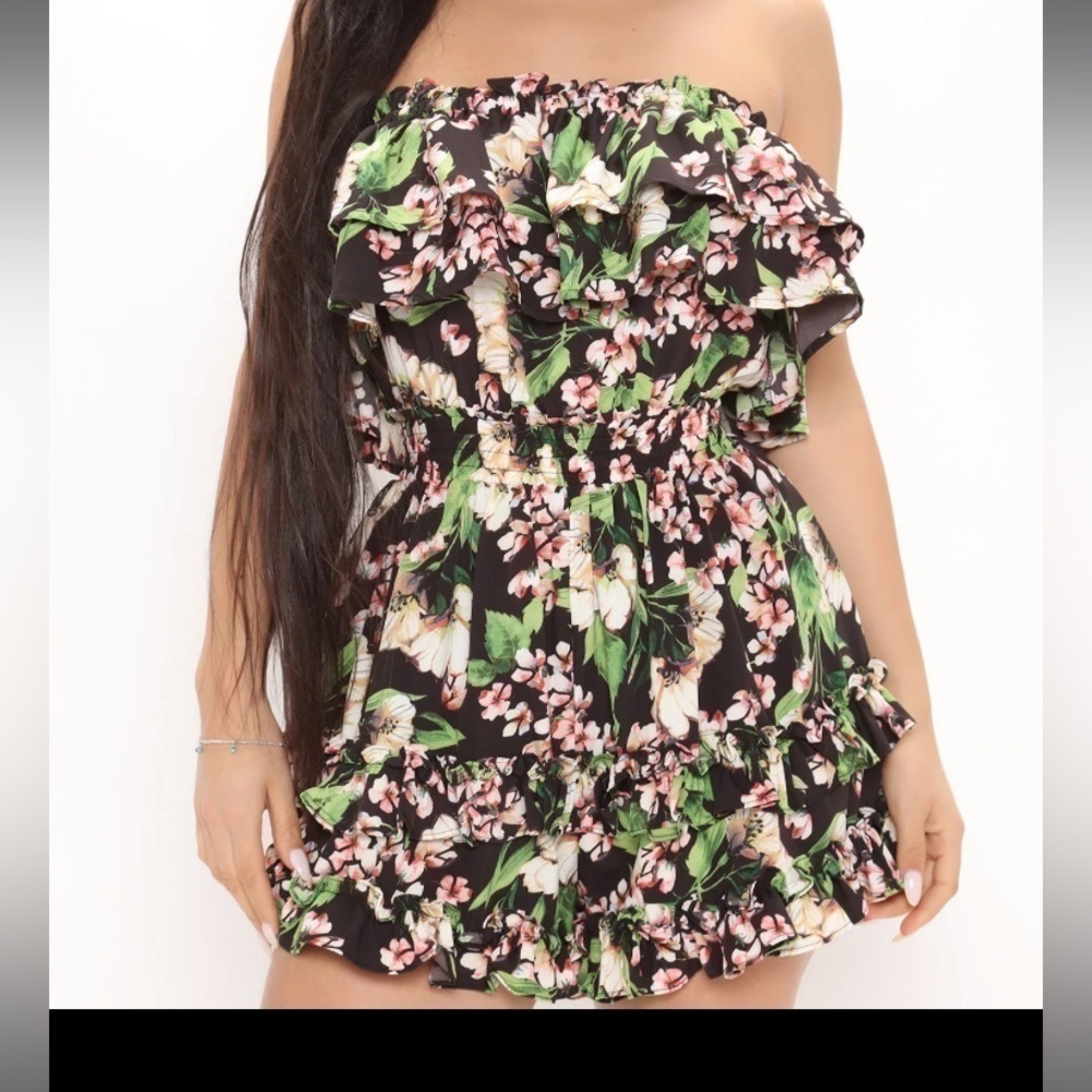 FashionNova Tahiti Temptation Floral sleeveless romper, black multicolor Size M